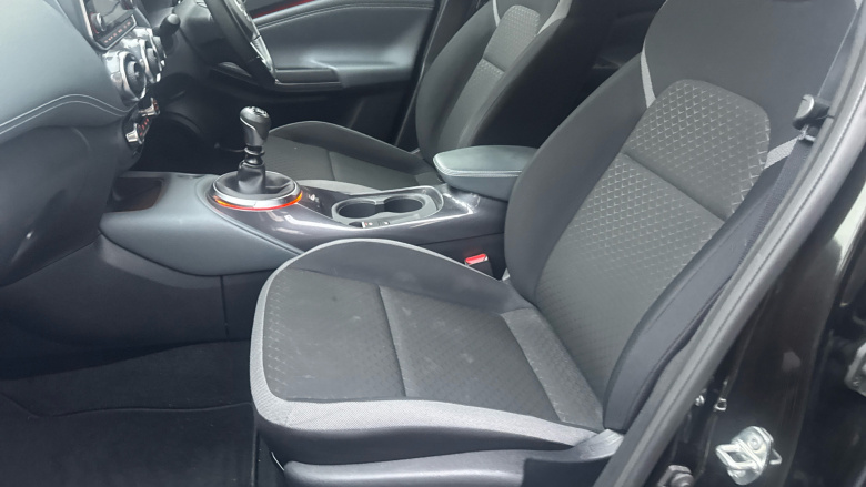 Nissan Juke 1.0 DiG-T N-Connecta 5dr Petrol Hatchback